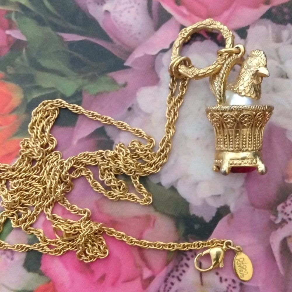 ❤️JOAN RIVERS PENDANT NECKLACE Mother Hen Chicken Rooster in Egg Basket 34”